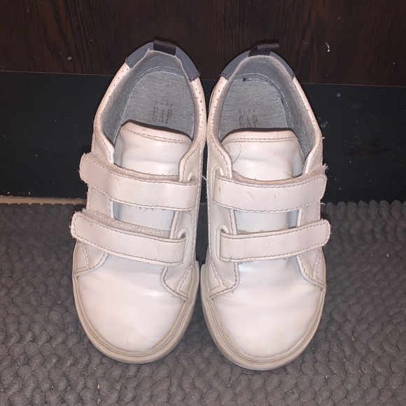 Boys velcro shoes from Gap! - Picture 2 of 8